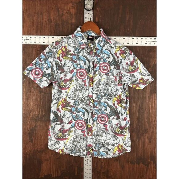 Marvel Avengers AOP All Over Print Button Down Short Sleeve Shirt‎ Men’s Small - Picture 1 of 6